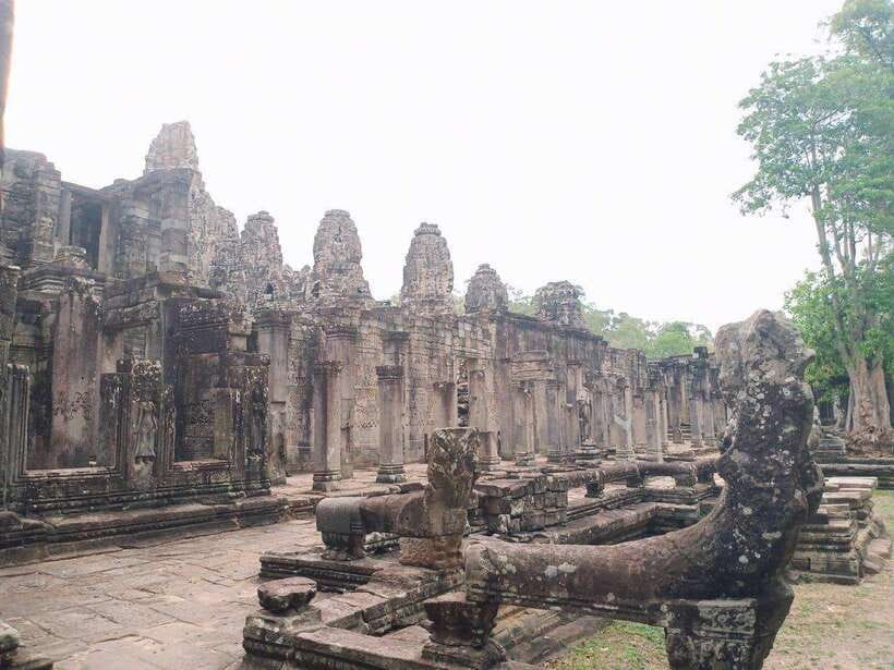 Angkor Wat, Small Circuit Private Tour with Banteay Srei - Lunch is a useful pause, not a covered expense