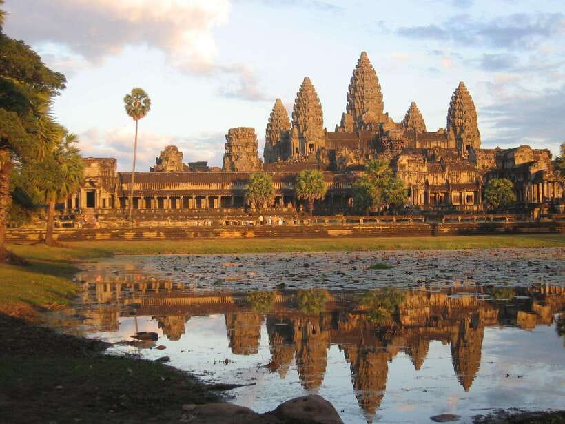 Angkor Wat: Small-Group Tour with Balloon Ride and Lunch - Angkor Thom and the South Gate procession