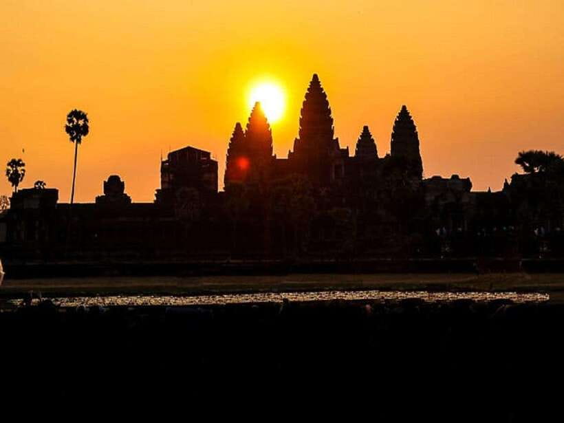 Angkor Wat Small Tour Sunrise With Private Tuk Tuk - Bayon: stone faces and a different mood