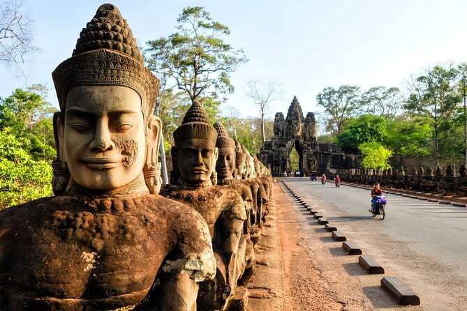 Angkor Wat & Small Tour with Bonteay Srei Temples - Sunrise at Angkor Wat