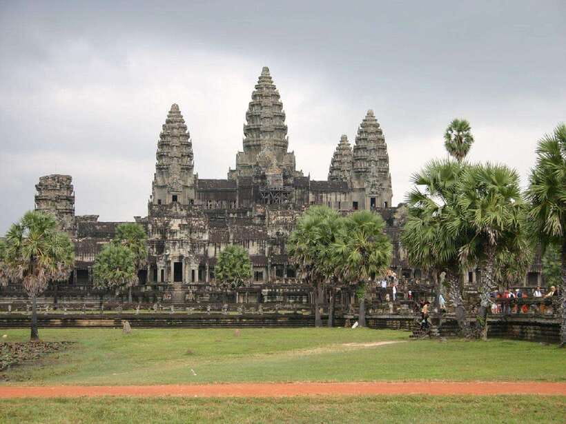 Angkor Wat Small Tour With Private Tuk Tuk - Angkor Wat: the essential first visit