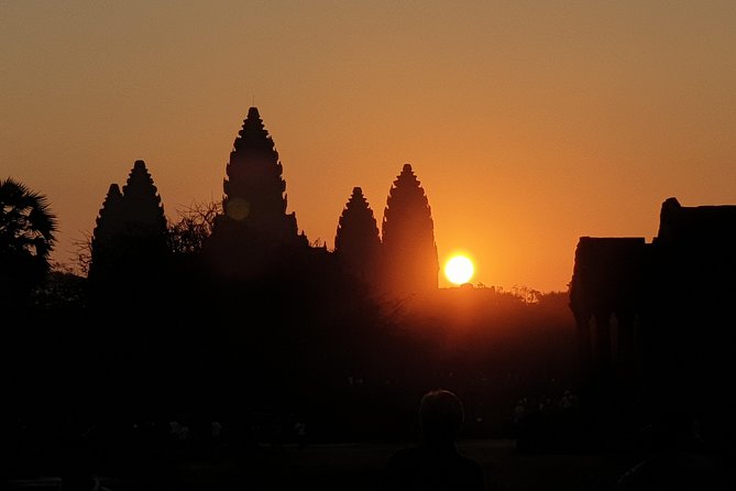 Angkor Wat Sunrise Private Full Day Tour - Breakfast near Srah Srang after the crowds and darkness