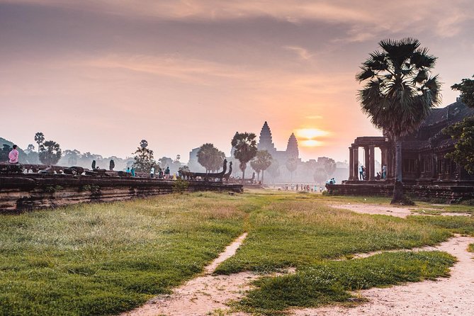 Angkor Wat Sunrise Private Tour by Tuk Tuk - Bayon and its famous stone faces