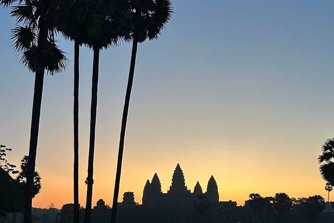 Angkor Wat Sunrise Small-Group 1-Day Tour from Siem Reap - How the six-person format affects the experience