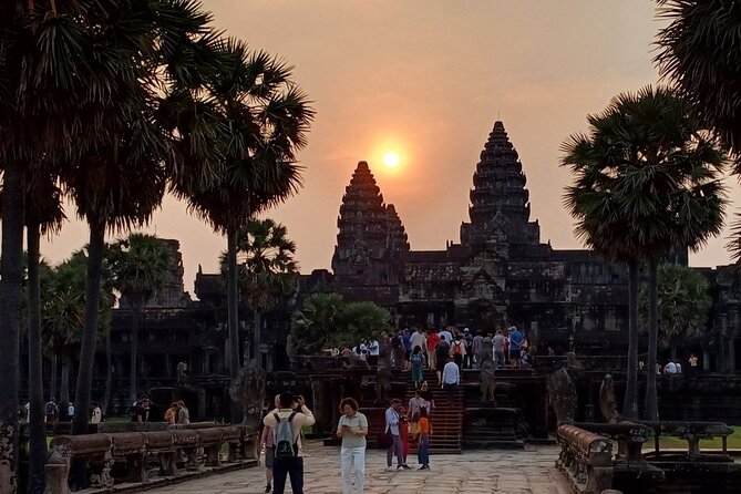 Angkor Wat Sunrise Tour - Srah Srang and lunch inside the park