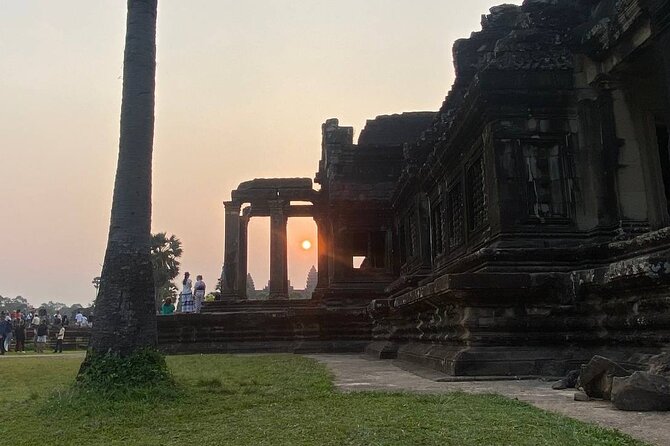 Angkor Wat Sunrise Tour & Archaeological Park Exploration - Why Angkor Wat sunrise is worth the alarm