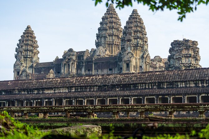 Angkor Wat Sunrise Tour - Angkor Wat gives the day its grand opening