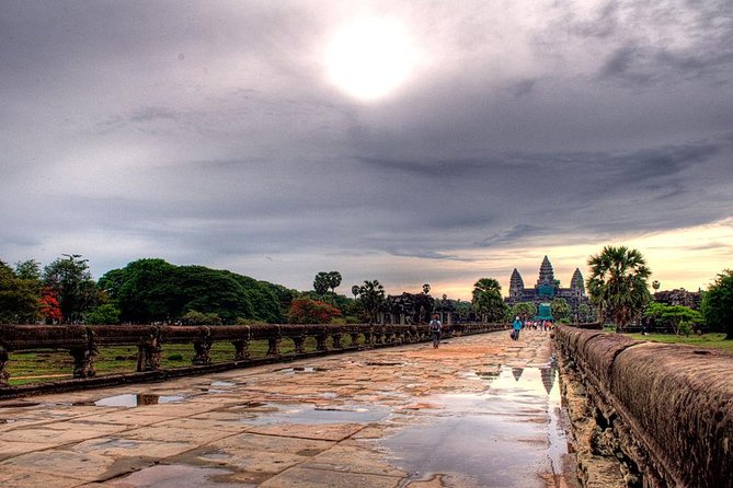 Angkor Wat Sunset Tour - Phnom Bakheng is a sunset finish, not a quick stop