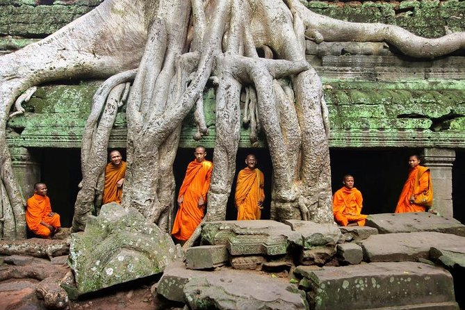 Angkor Wat Temples Tour with Entrance Ticket and Lunch - Angkor Thom and the South Gate