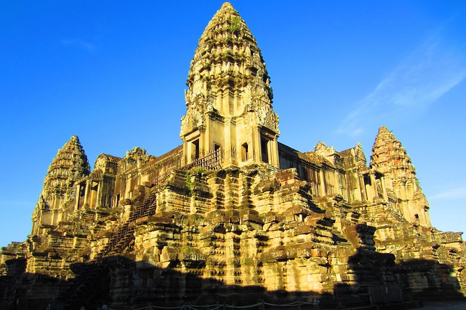 Angkor Wat Temples Tour with Entrance Ticket and Lunch - Lunch at a local restaurant