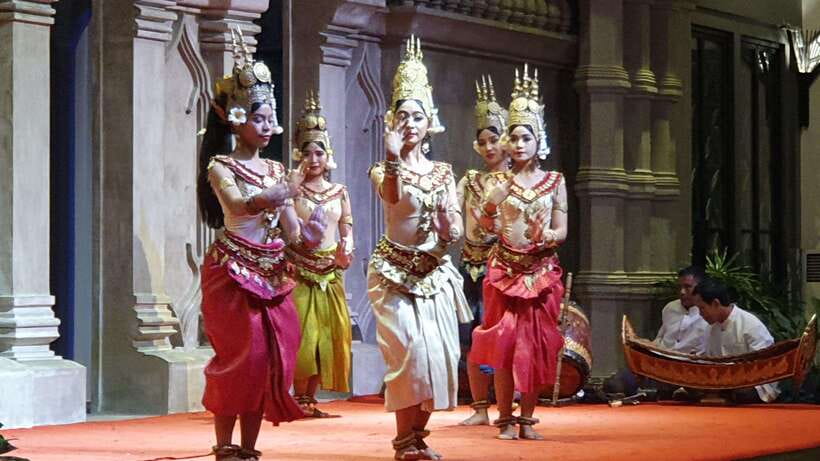 Apsara Performance Including Buffet Dinner & Hotel Pick up - What happens when you arrive at the dinner venue