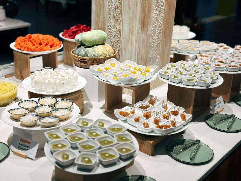 Apsara Performance Including Buffet Dinner & Hotel Pick up - The buffet gives you a first taste of Khmer cooking
