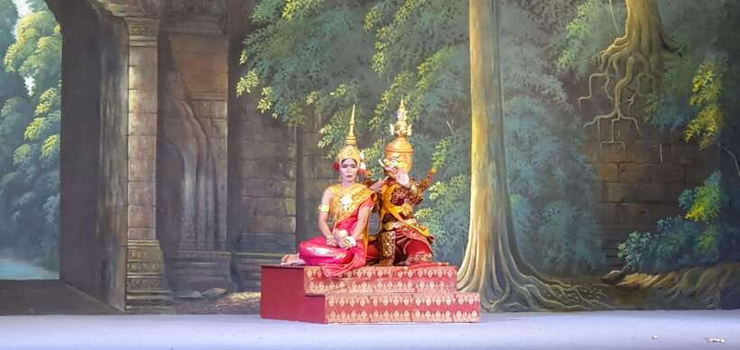 Apsara Performance Including Buffet Dinner & Hotel Pick up - Who will get the most from this evening