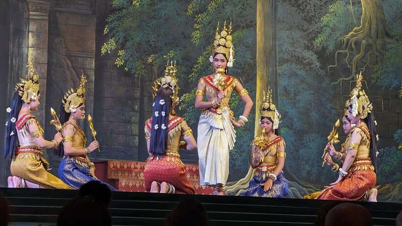 Apsara Performance Including Buffet Dinner & Hotel Pick up - The tuk-tuk pickup starts the evening simply