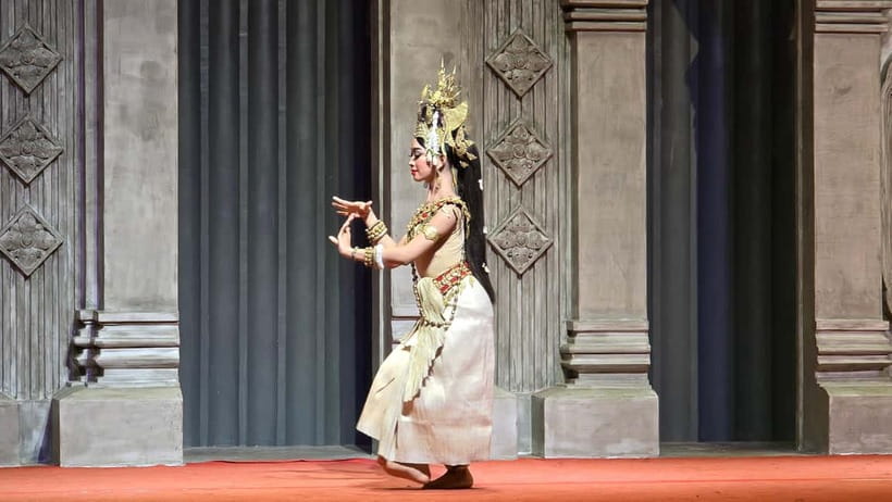 Apsara Performance with Dinner include Pick up & Drop off - The tuk-tuk ride from your hotel