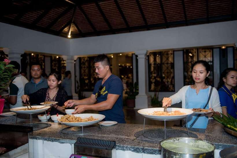 Apsara Traditional Dances & Local Buffet with Tuk-Tuk Ride - A buffet dinner with local flavor