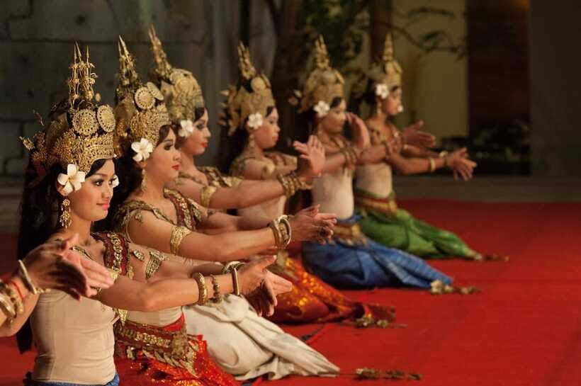 Apsara Traditional Dances & Local Buffet with Tuk-Tuk Ride - A spacious venue and a polished stage show
