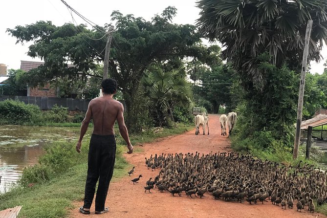 Authentic Cambodian Countryside Jeep Experience - Leaving Siem Reap behind in a classic Jeep