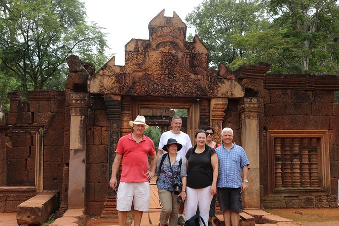 Banteay Srei and Grand Circuit Heritage Tour from Siem Reap - Phnom Bakheng and the uncertain sunset