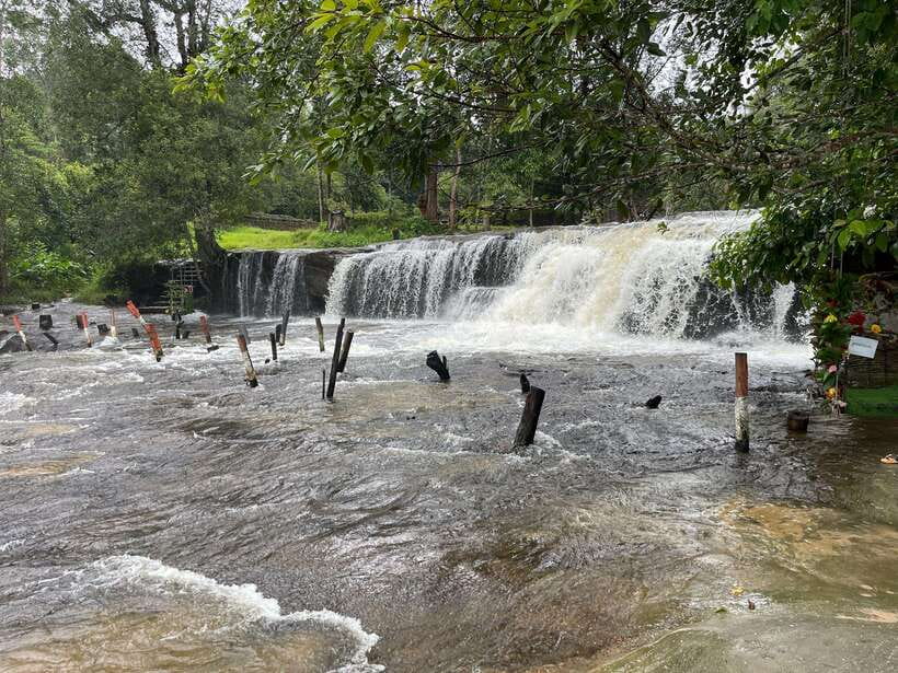 Banteay Srei, Kulen Waterfall & Beng Mealea Small-Group Tour - Lunch at a local restaurant