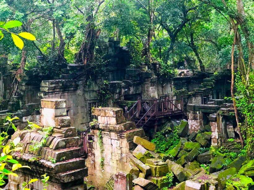 Beng Melea, Rolous Group & Kompong Phluk Floating Village - Beng Melea brings the jungle into the temple
