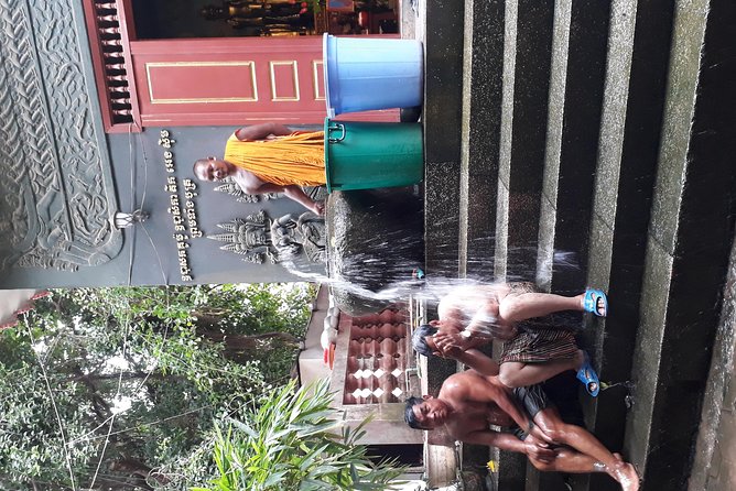 Buddhist Water Blessing and Real Life Experience with Local - When the guide makes the difference