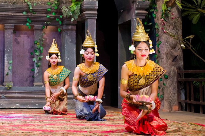 Buffet dinner with Apsara Show (Free 2 ways hotel transfer) - An easy evening of Khmer food and dance