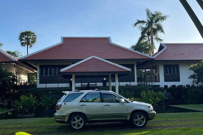 Cambodia Private Taxi - Siem Reap & Angkor Wat Temple Area Tour - A private car changes the Angkor Wat day
