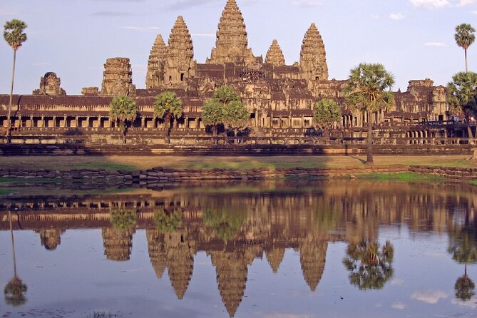 Classic Angkor Wat Sunrise or Sunset Private and Small GroupTour - Angkor Wat, the essential first encounter