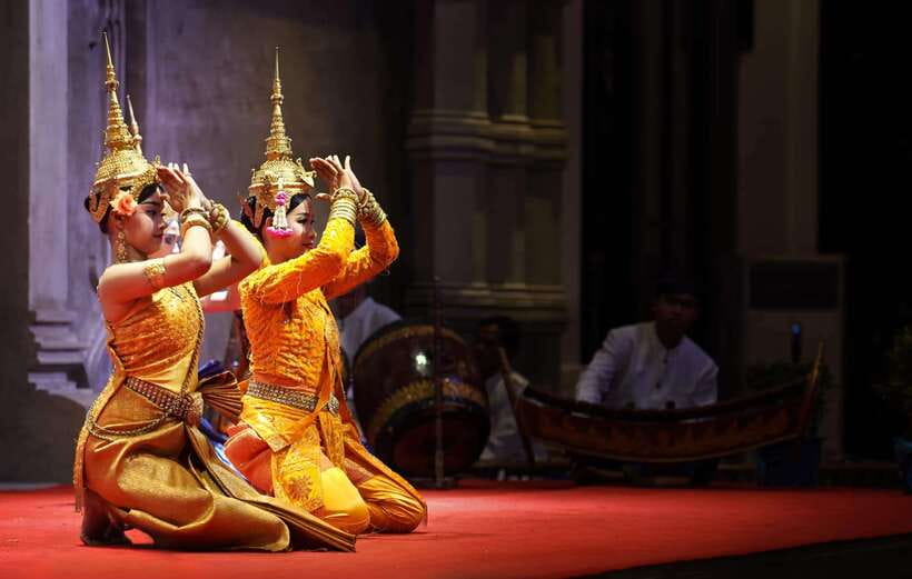 Dinner Show Apsara Dance, Pickup round trip included - Who will enjoy this evening most