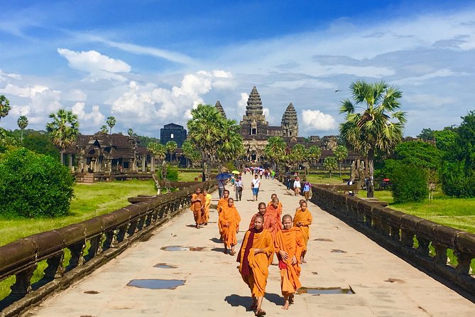 Discover Cambodia 8 Days from Siem Reap to Koh Trong -Phnom Penh - Day 3: Floating villages and Siem Reap’s living culture