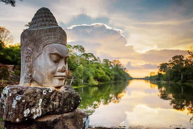 Exclusive Angkor temples and Small group temples tours - Angkor Thom and the Bayon’s stone faces