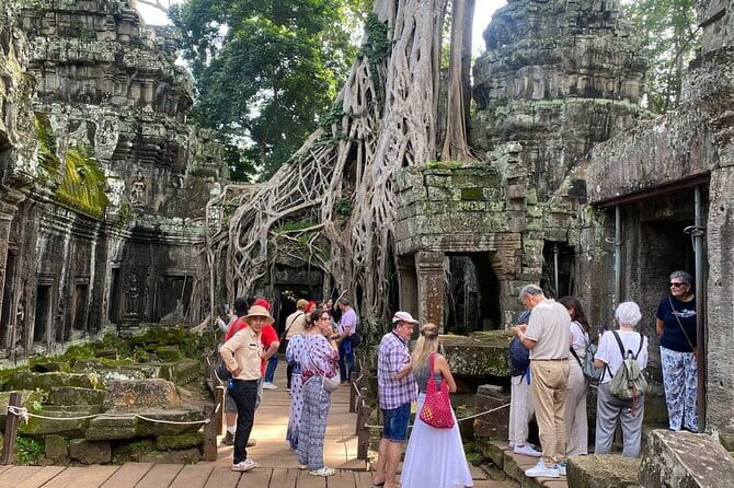 Exclusive Angkor temples and Small group temples tours - Three hours at Angkor Wat