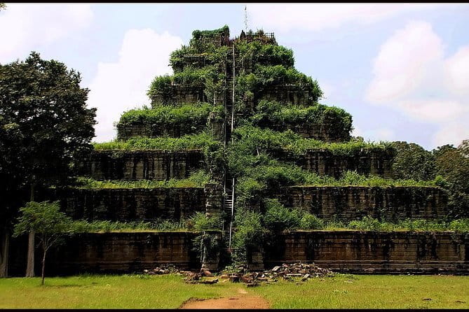 Explore Angkor Wat Sunrise Small Tour Private VIP Car - Banteay Kdei and Srah Srang finish the circuit