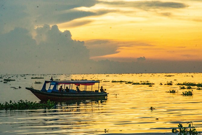 Explore The Kampong Pluk Floating Village - Seeing the village from the boat