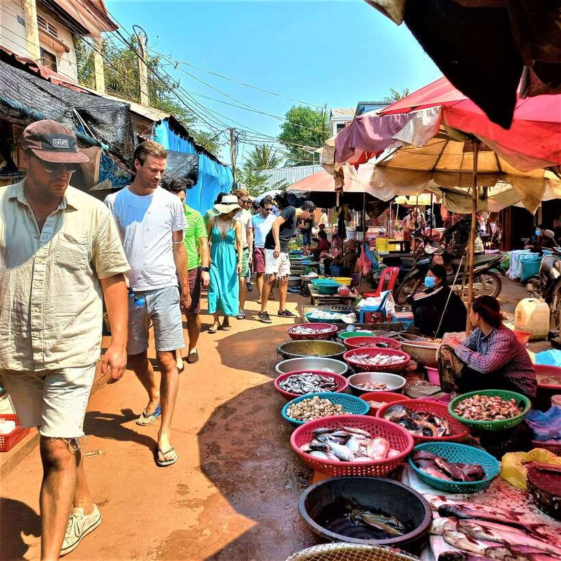 Floating Village-Mangroves Forest Tonle Sap Lake Boat Tour - The crocodile farm stop needs the right expectations