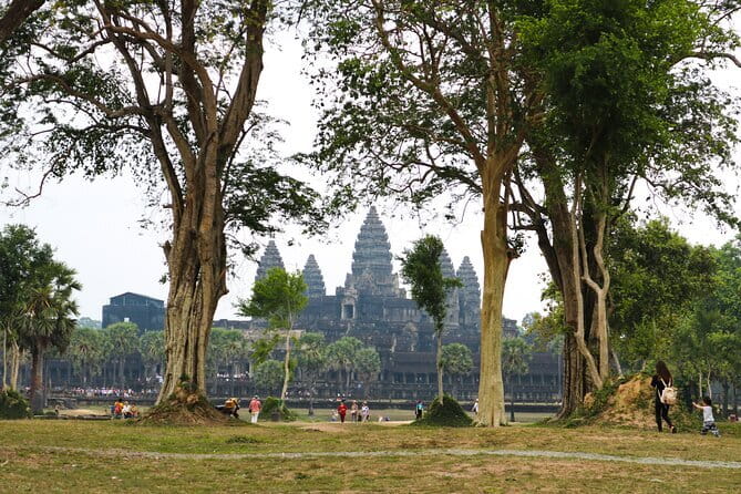 (Free eSim) Classic Angkor Wat Sunrise Full Day Tour - Ta Prohm and the trees around the ruins