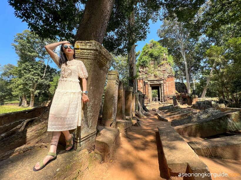 From Koh Ker: Full-Day Private Tour of Cambodian Temples - Lunch and the long road toward Koh Ker
