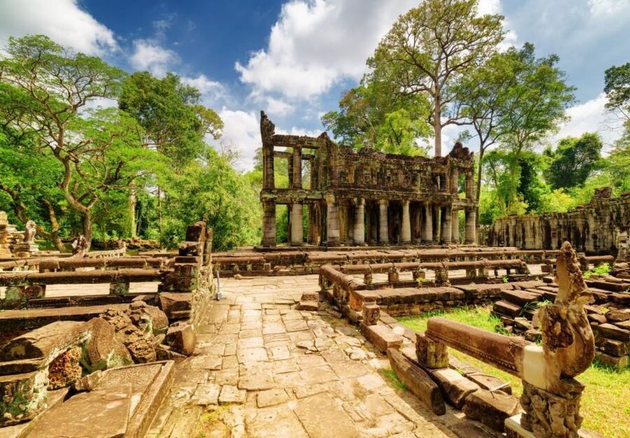 From Siem Reap: Banteay Srei Temple & Grand 5 Temple Tour - Lunch is simple, flexible, and extra