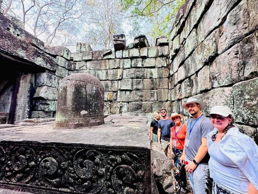 From Siem Reap: Banteay Srei Temple & Grand 5 Temple Tour - Ta Som has the memorable tree-covered gate