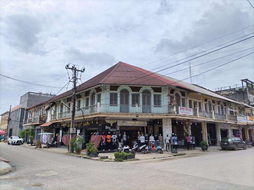 From Siem Reap: Battambang Day Trip Return or to Phnom Penh - The bat flight at dusk