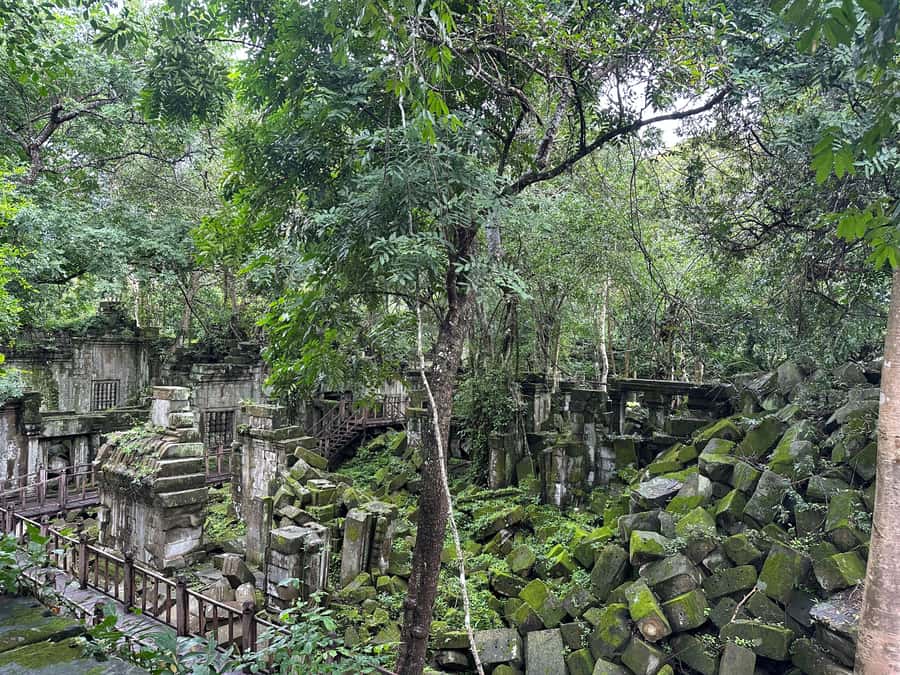 From Siem Reap: Half-Day Tour to Beng Mealea Temple - What to wear and pack for Beng Mealea