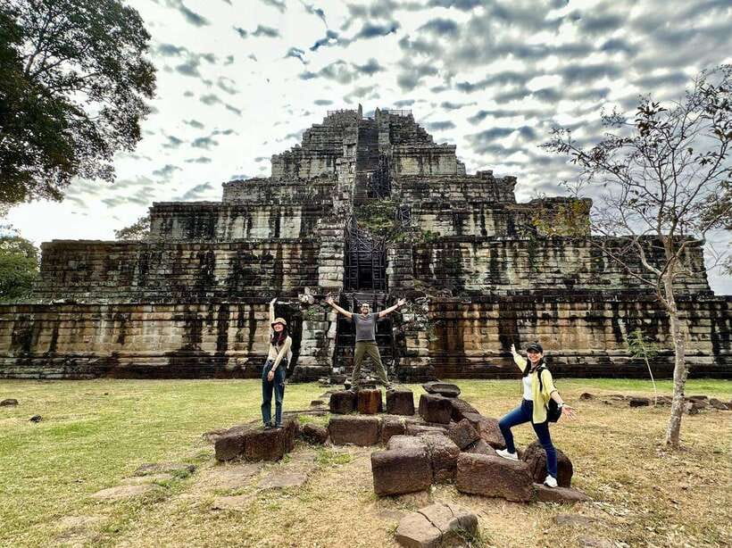 From Siem Reap: Koh Ker and Beng Mealea Temples Tour - Prasat Thom and the pyramid at Koh Ker