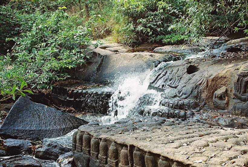 From Siem Reap: Small-Group Phnom Kulen Waterfall Day Tour - Cooling off at Phnom Kulen waterfall