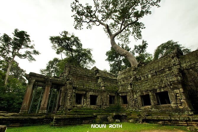 Full-Day Angkor Wat & All Must-See with Banteay Srei Private Tour - Angkor Thom moves from gates to carved faces