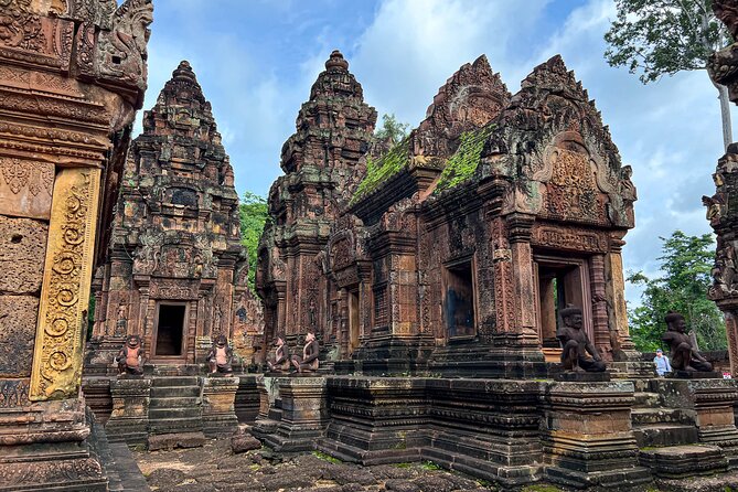 Full Day Banteay Srei Beng Mealea and Koh Ker Small Group Tour - Three temples, three very different moods