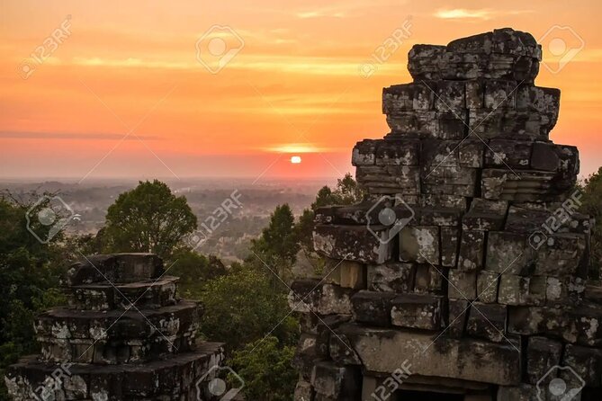 Full-Day 'Big Tour' with Sunset at Phnom Bakheng - Neak Pean changes stone corridors for water and space