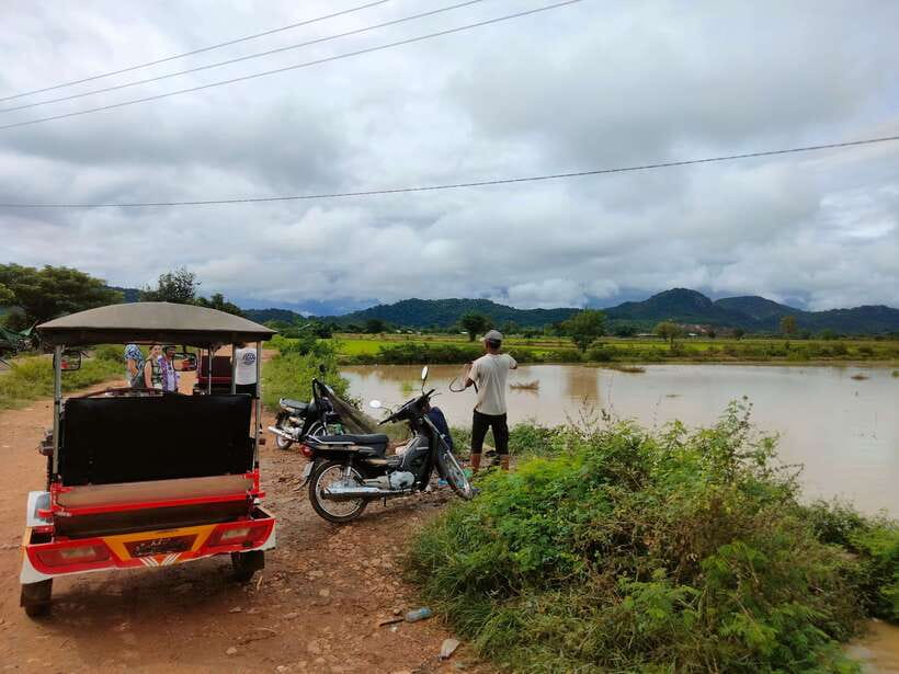 Full-day: Original bamboo train, Wat Banan, Phnom Sampov - Crossing the Sangke River by hanging bridge