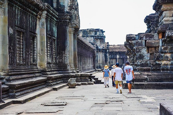 Full-Day Temples of Angkor Small Group Tour - Bayon’s stone faces and Angkor Thom’s terraces