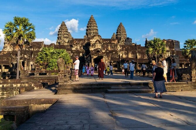 Full Day Tour Angkor Wat Sunrise and Siem Reap Temples - Angkor Thom and Bayon: faces, gates, and royal scale